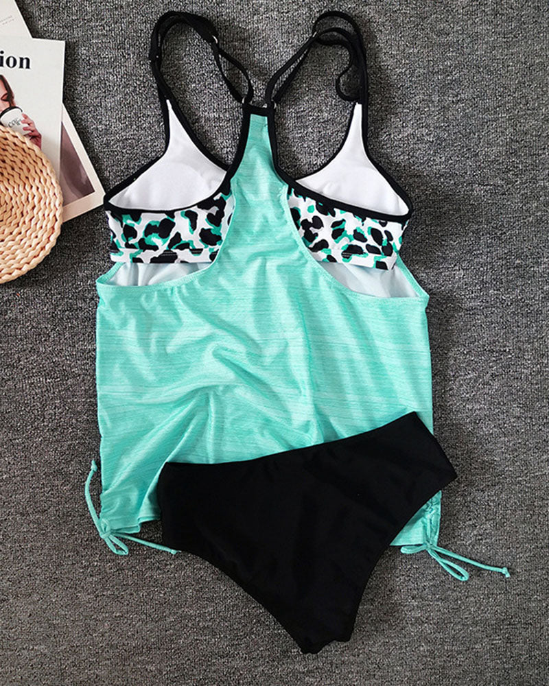 Agosto - Tankini em cor sólida com estampado de panteras