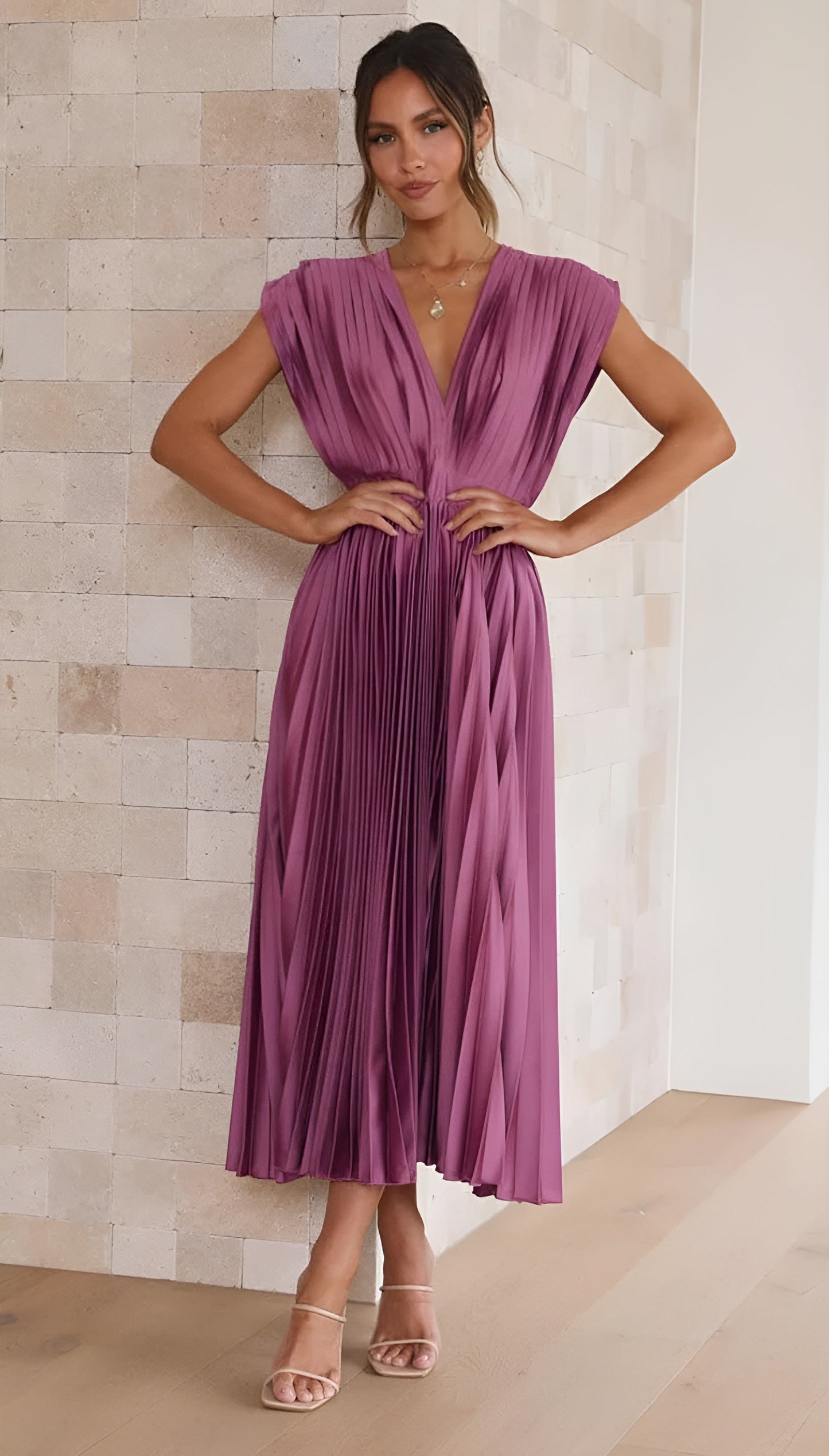 Selina | Vestido sem mangas com pregas e fecho éclair