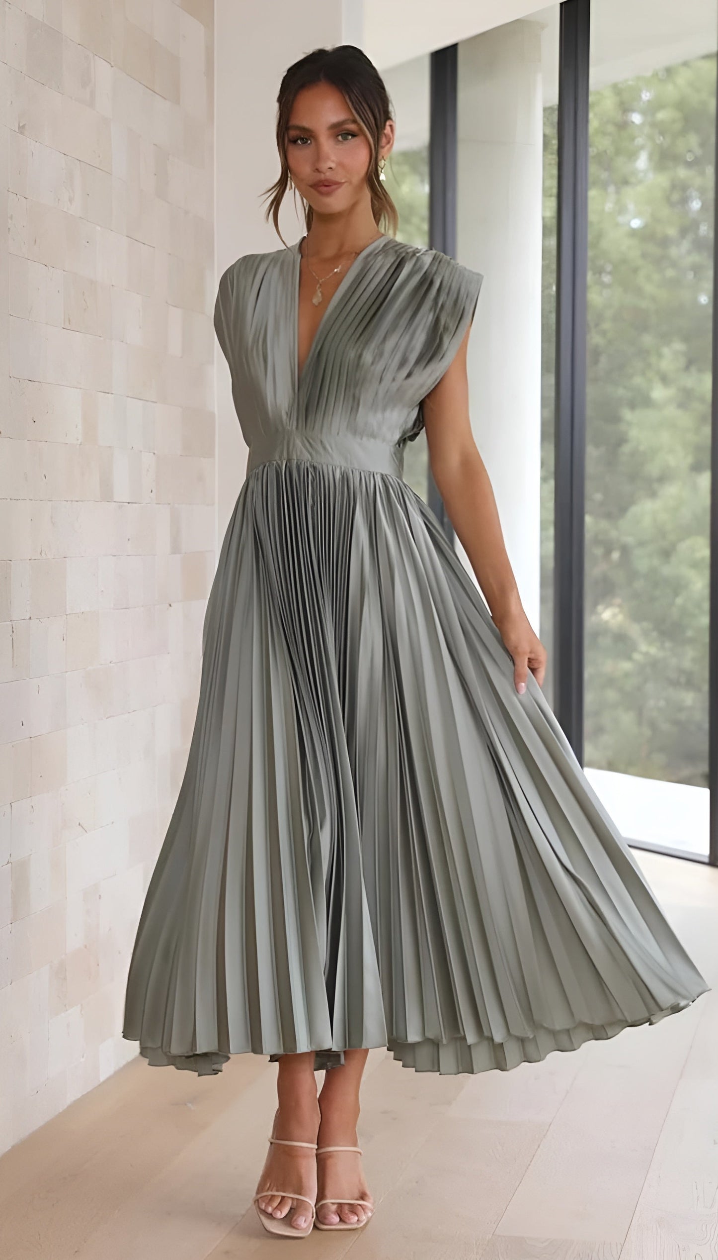 Selina | Vestido sem mangas com pregas e fecho éclair