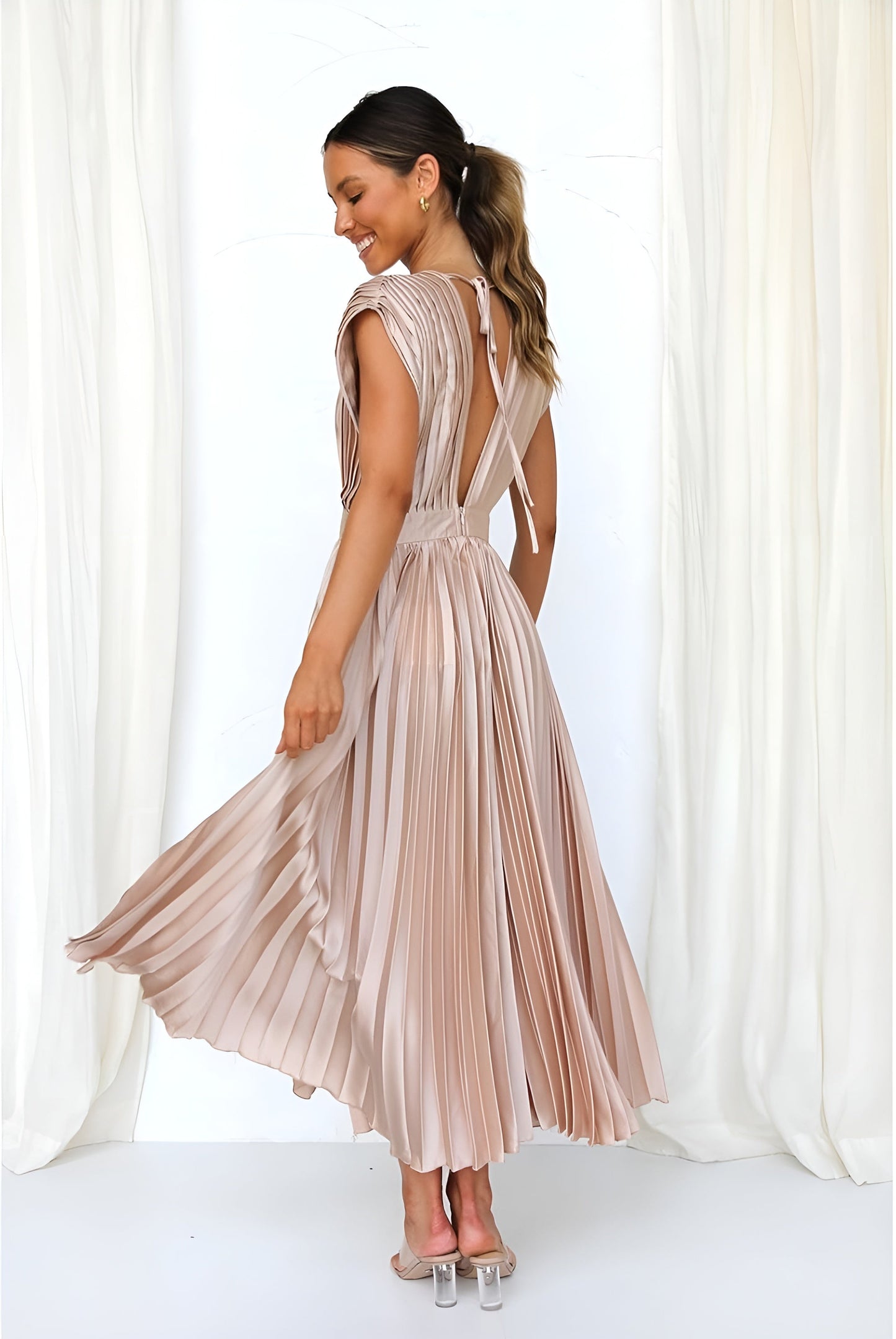 Selina | Vestido sem mangas com pregas e fecho éclair
