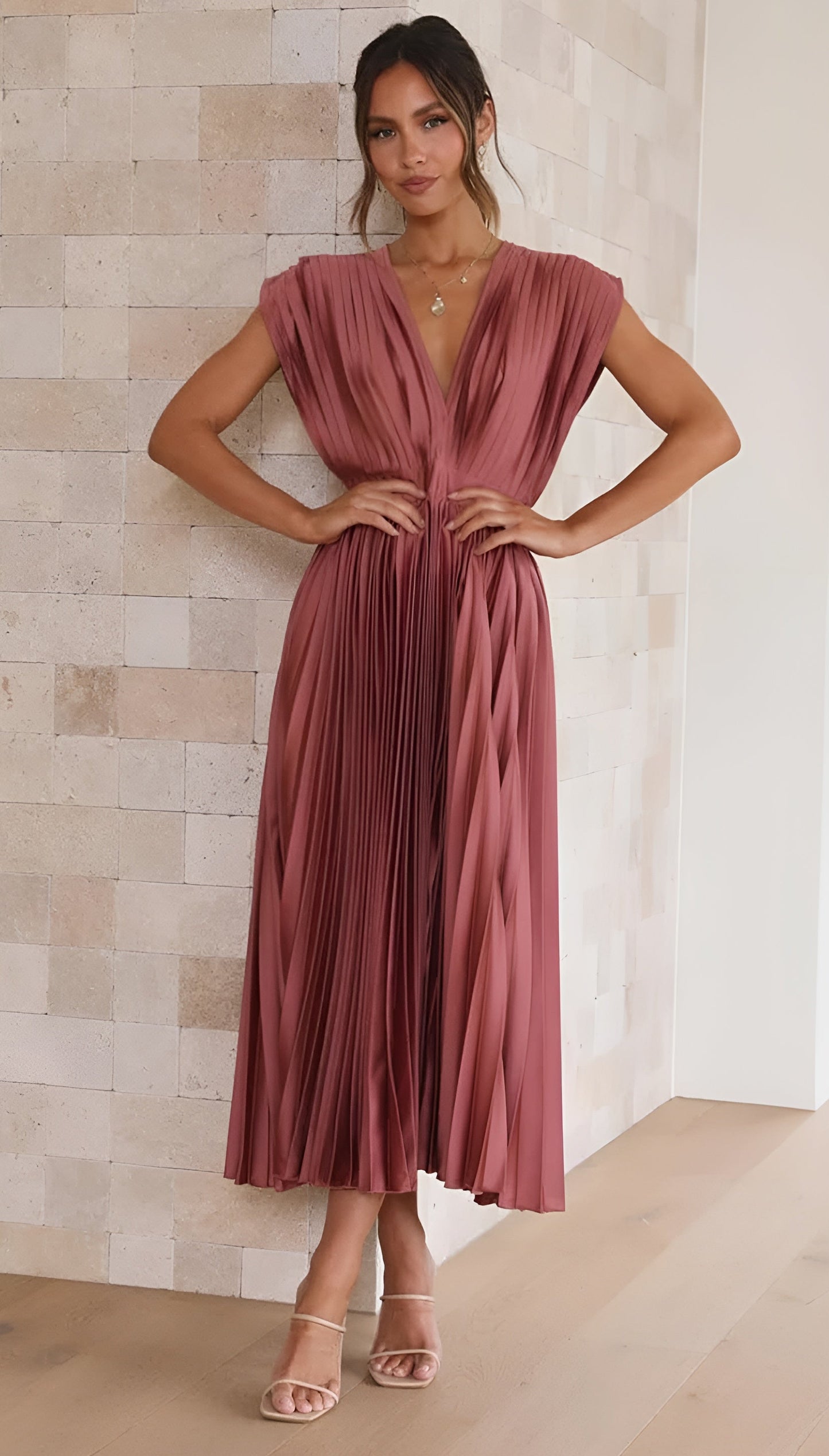 Selina | Vestido sem mangas com pregas e fecho éclair