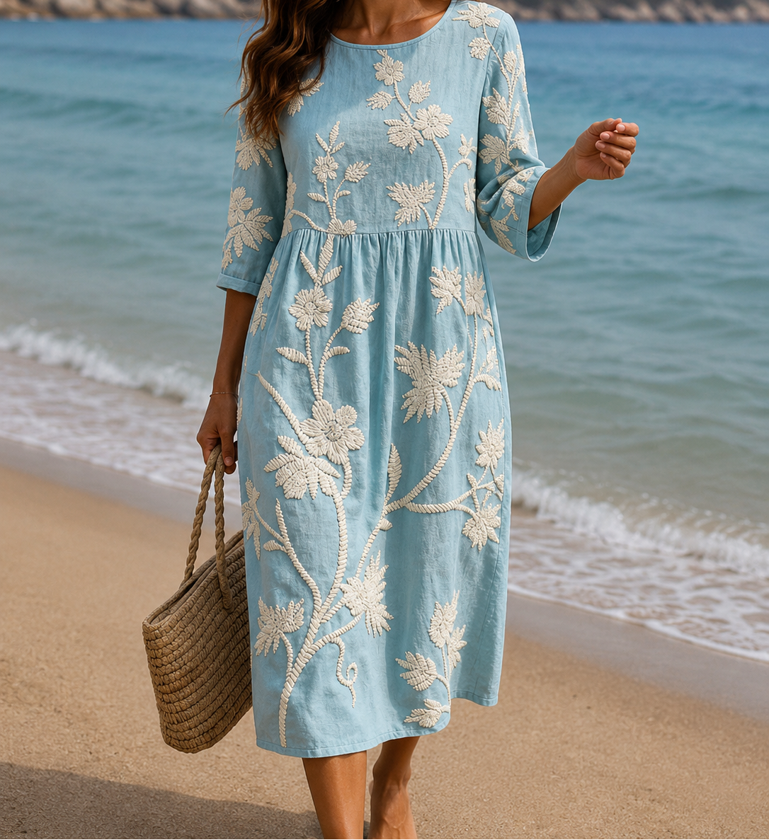 Vestido informal de mulher com estampado floral.