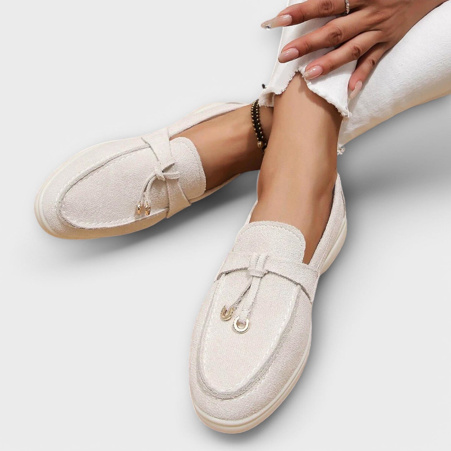 Mocassins Femininos Beiges com Cordão Decorativo