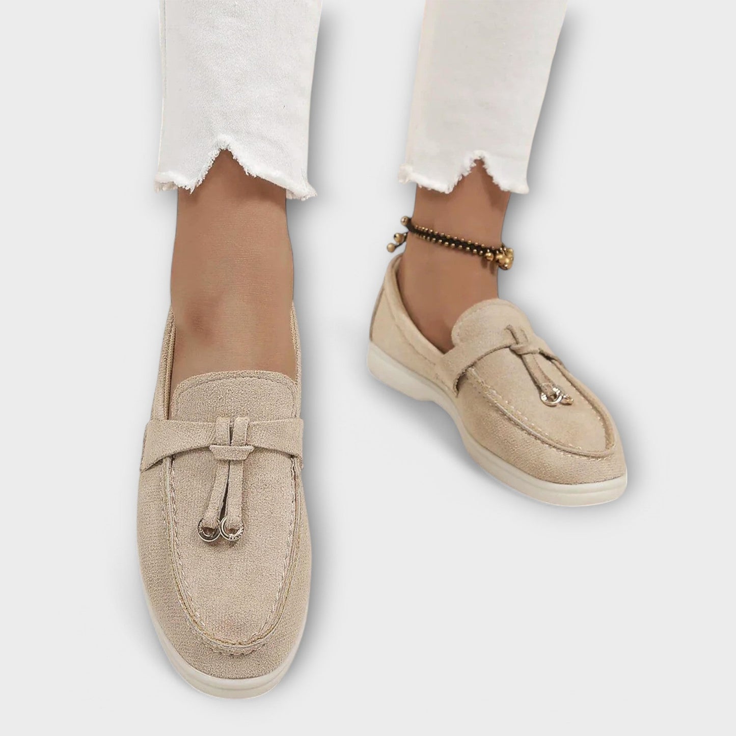 Mocassins Femininos Beiges com Cordão Decorativo